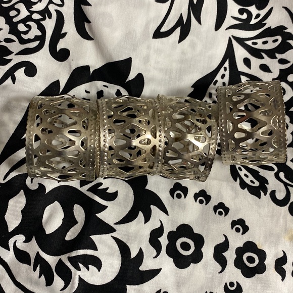 🎉3 for $20🎉LuxeHome B&W Damask cloth Dinner Napkins w/ napkin rings - Picture 2 of 3